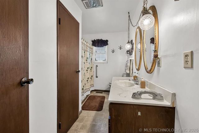 715 N Division Street, Coweta, OK 74429