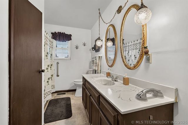 715 N Division Street, Coweta, OK 74429