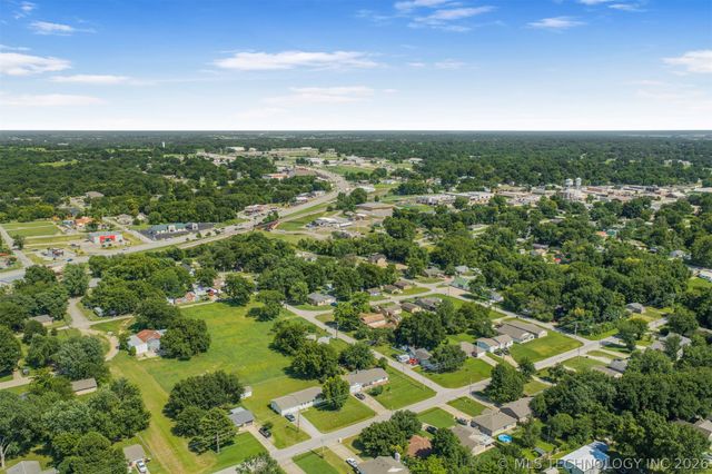 715 N Division Street, Coweta, OK 74429