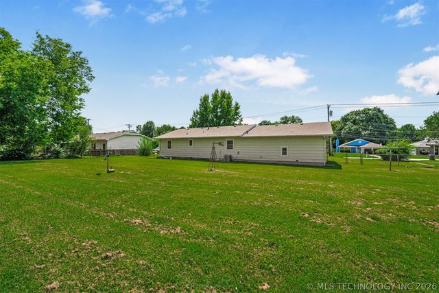715 N Division Street, Coweta, OK 74429