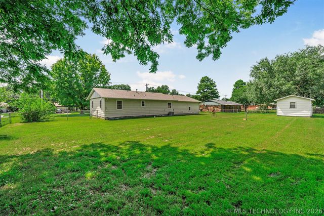 715 N Division Street, Coweta, OK 74429