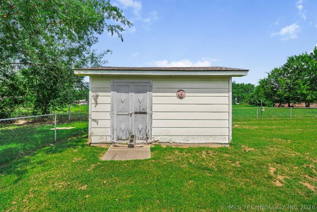 715 N Division Street, Coweta, OK 74429