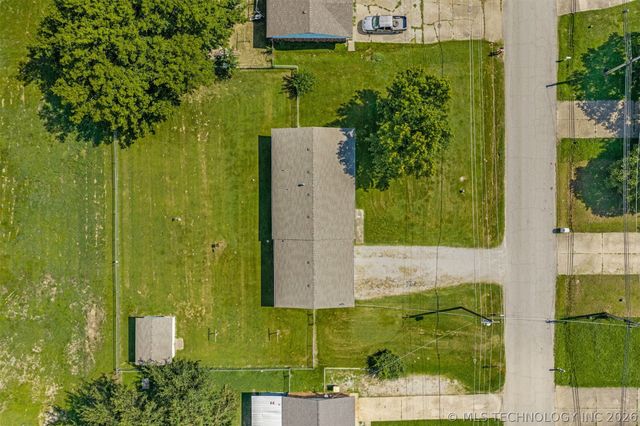 715 N Division Street, Coweta, OK 74429