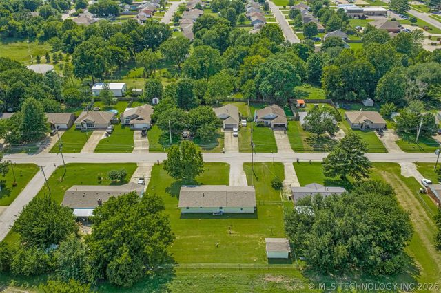 715 N Division Street, Coweta, OK 74429