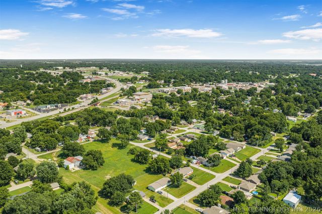 715 N Division Street, Coweta, OK 74429