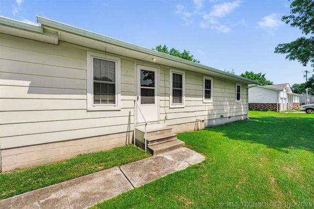 715 N Division Street, Coweta, OK 74429