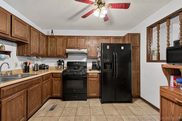715 N Division Street, Coweta, OK 74429