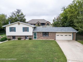122 W HAVEN DRIVE, Jefferson City, MO 65109