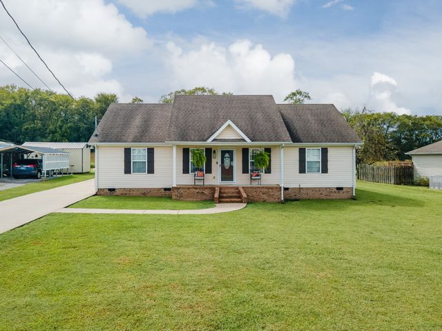 300 Daytona Dr, Cornersville, TN 37047