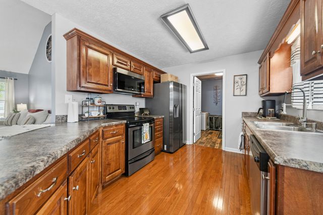 300 Daytona Dr, Cornersville, TN 37047