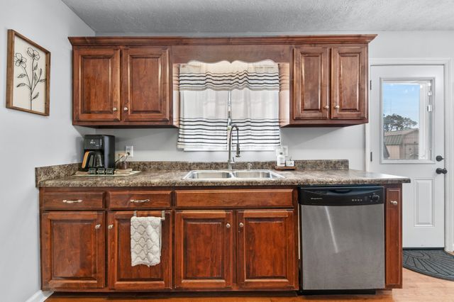 300 Daytona Dr, Cornersville, TN 37047