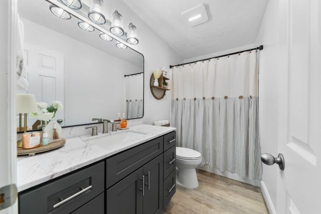 300 Daytona Dr, Cornersville, TN 37047