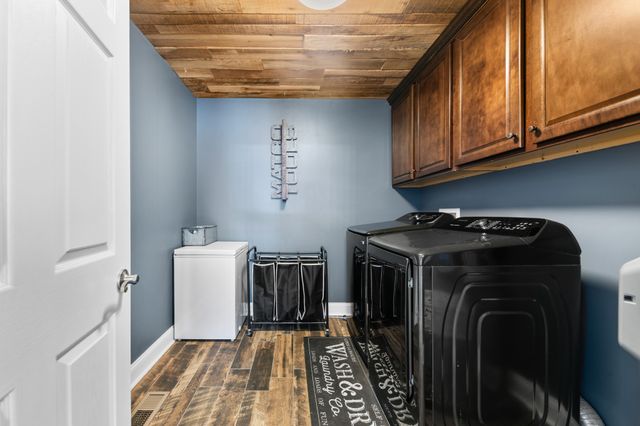 300 Daytona Dr, Cornersville, TN 37047