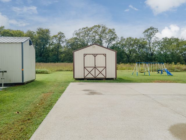 300 Daytona Dr, Cornersville, TN 37047