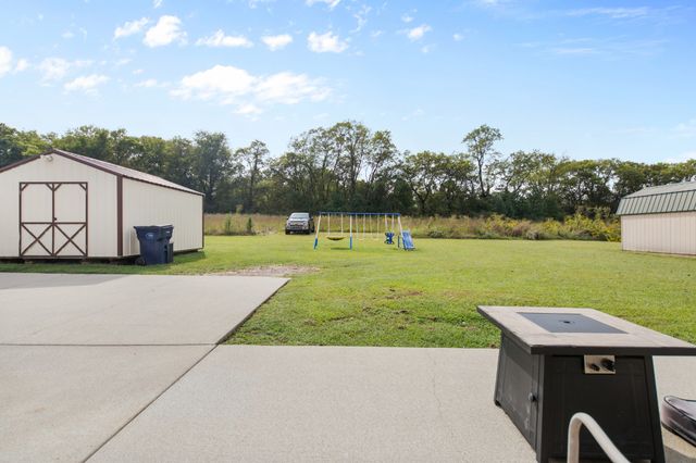 300 Daytona Dr, Cornersville, TN 37047