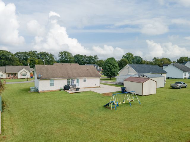 300 Daytona Dr, Cornersville, TN 37047