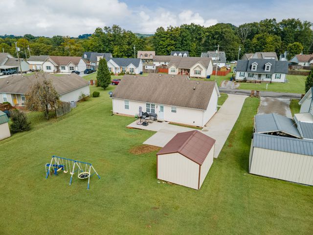 300 Daytona Dr, Cornersville, TN 37047