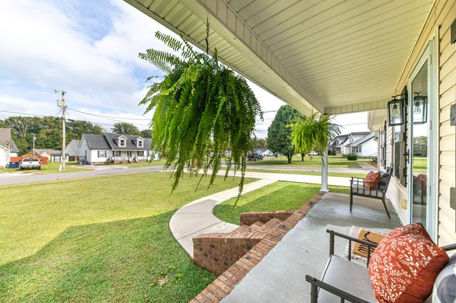 300 Daytona Dr, Cornersville, TN 37047