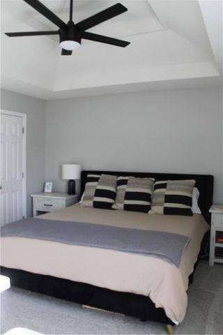 11502 N Laurel Avenue, Kansas City, MO 64157