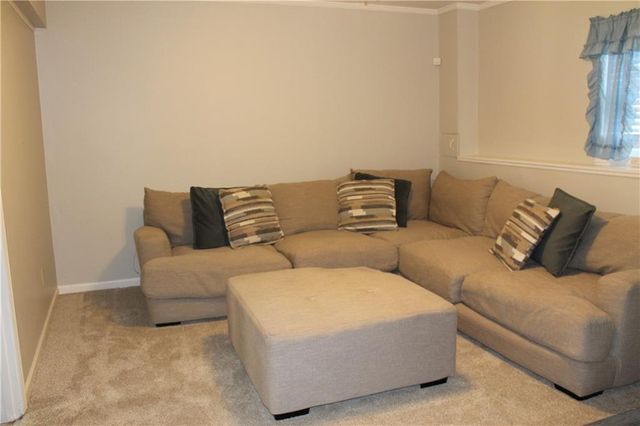 11502 N Laurel Avenue, Kansas City, MO 64157