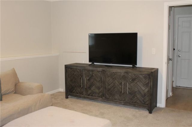 11502 N Laurel Avenue, Kansas City, MO 64157