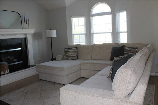 11502 N Laurel Avenue, Kansas City, MO 64157