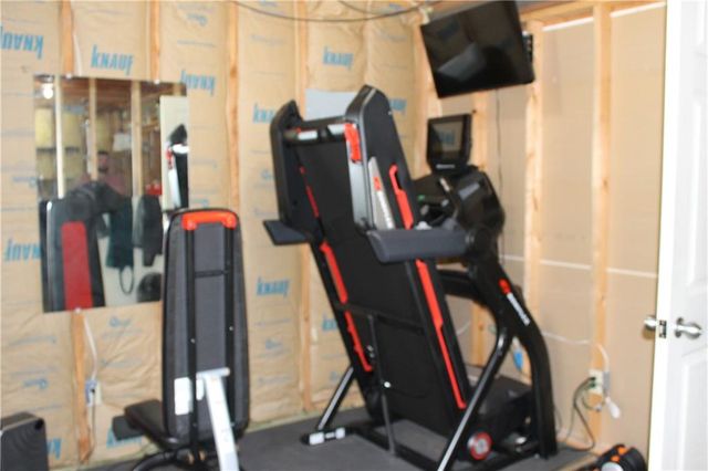 11502 N Laurel Avenue, Kansas City, MO 64157