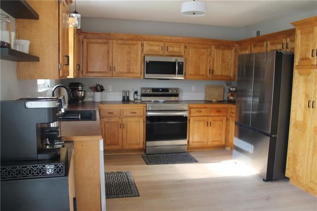 11502 N Laurel Avenue, Kansas City, MO 64157