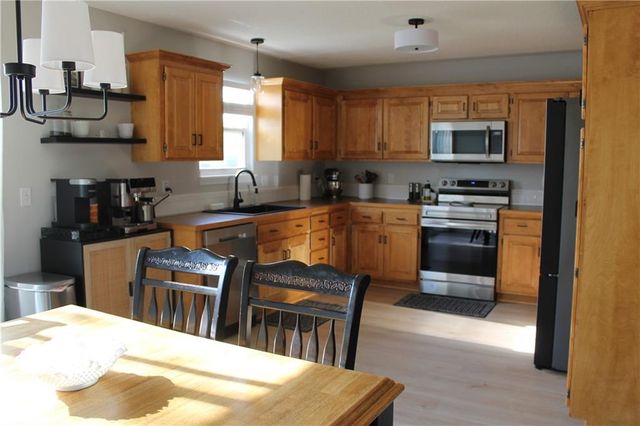 11502 N Laurel Avenue, Kansas City, MO 64157