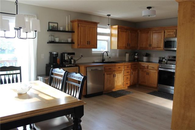 11502 N Laurel Avenue, Kansas City, MO 64157