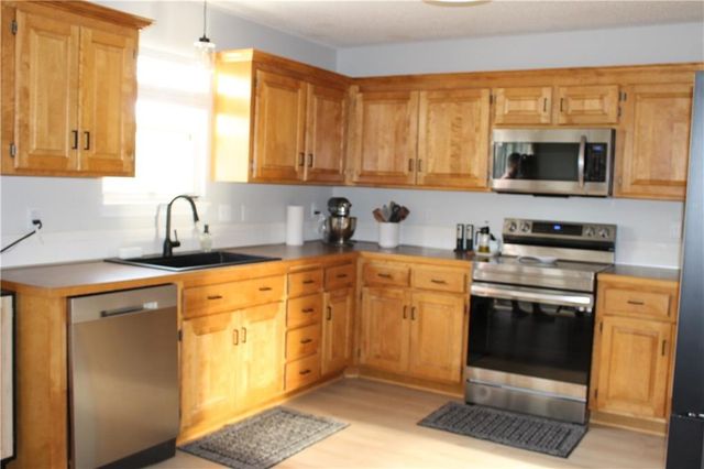 11502 N Laurel Avenue, Kansas City, MO 64157