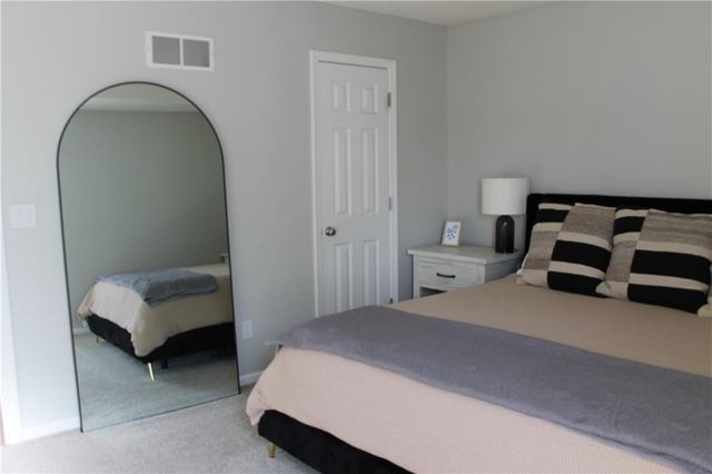 11502 N Laurel Avenue, Kansas City, MO 64157