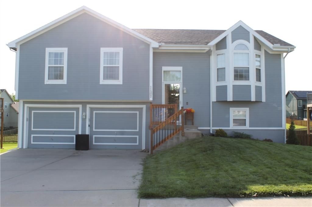 11502 N Laurel Avenue, Kansas City, MO 64157