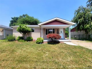 8527 State Park, Center Line, MI 48015