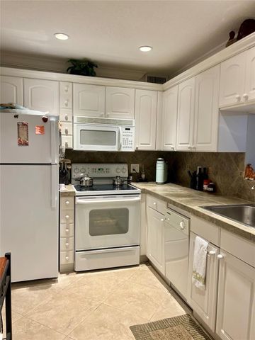 4000 N Hills Drive 25, Hollywood, FL 33021