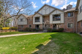 42160 Woodward Avenue 17, Bloomfield Hills, MI 48304