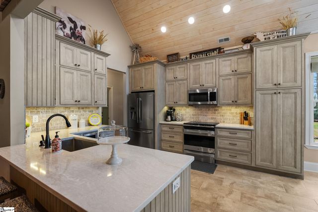 32 Laurelcrest Lane, Travelers Rest, SC 29690