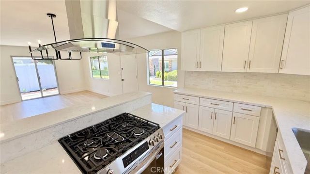 28196 Robin, Saugus, CA 91350