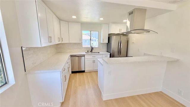 28196 Robin, Saugus, CA 91350