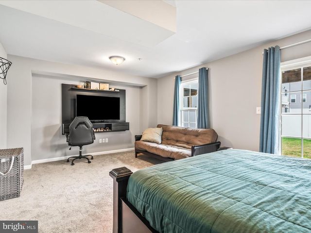 208 OVERLOOK DR, Hanover, PA 17331