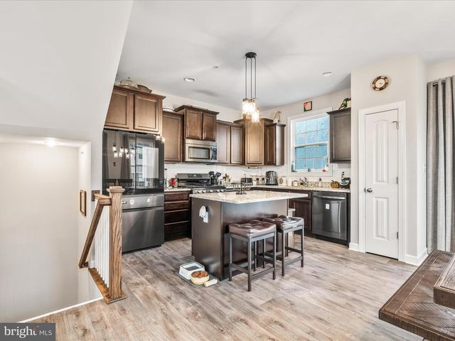 208 OVERLOOK DR, Hanover, PA 17331