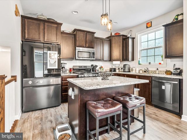 208 OVERLOOK DR, Hanover, PA 17331