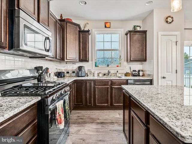 208 OVERLOOK DR, Hanover, PA 17331