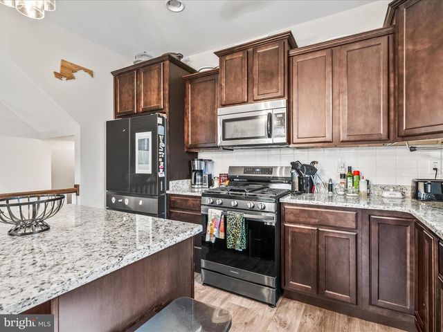 208 OVERLOOK DR, Hanover, PA 17331