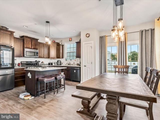 208 OVERLOOK DR, Hanover, PA 17331