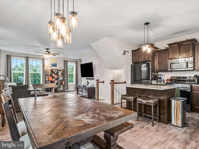 208 OVERLOOK DR, Hanover, PA 17331