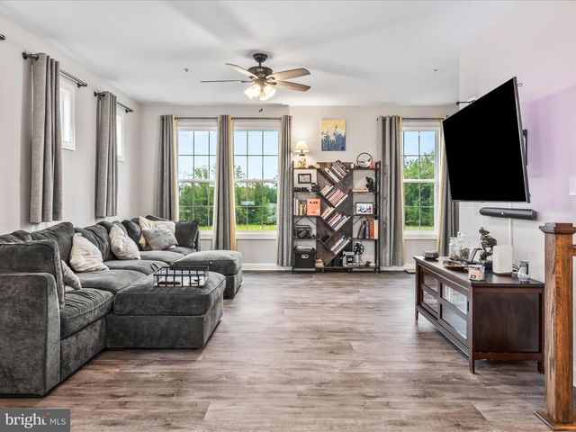 208 OVERLOOK DR, Hanover, PA 17331