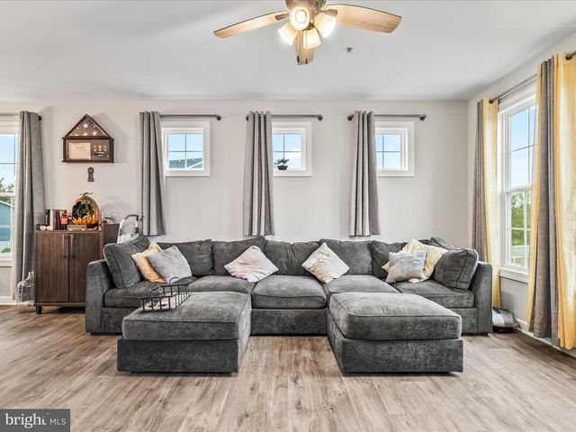 208 OVERLOOK DR, Hanover, PA 17331