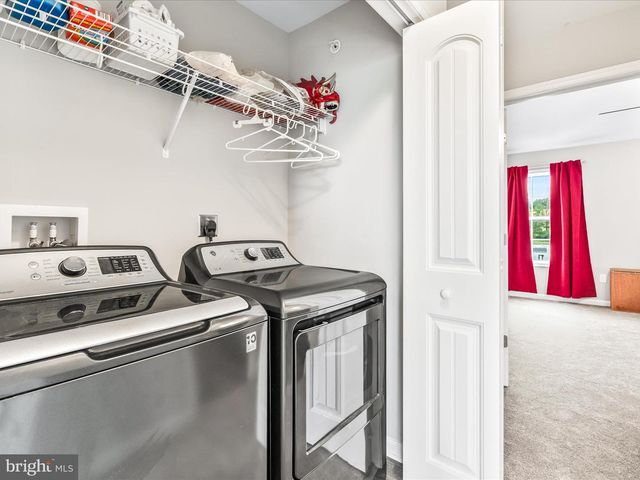 208 OVERLOOK DR, Hanover, PA 17331