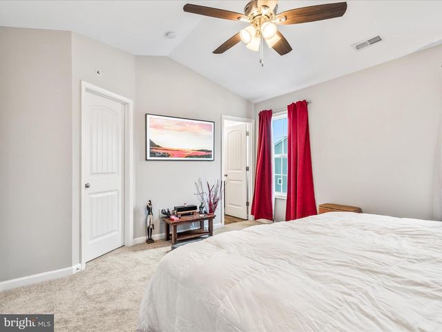 208 OVERLOOK DR, Hanover, PA 17331